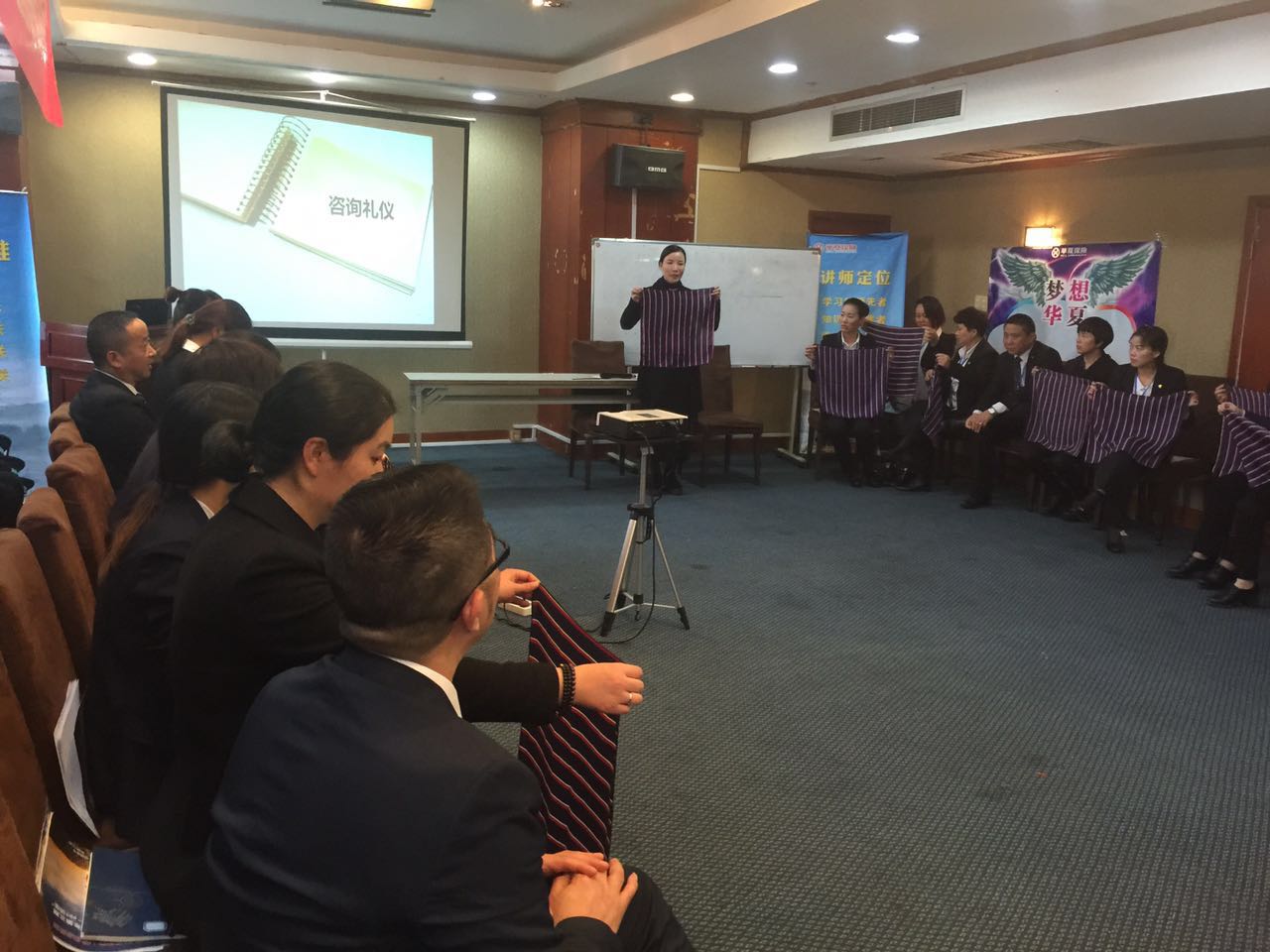 南京商務(wù)禮儀培訓(xùn)及形象打造之人壽集團(tuán)商務(wù)咨詢
